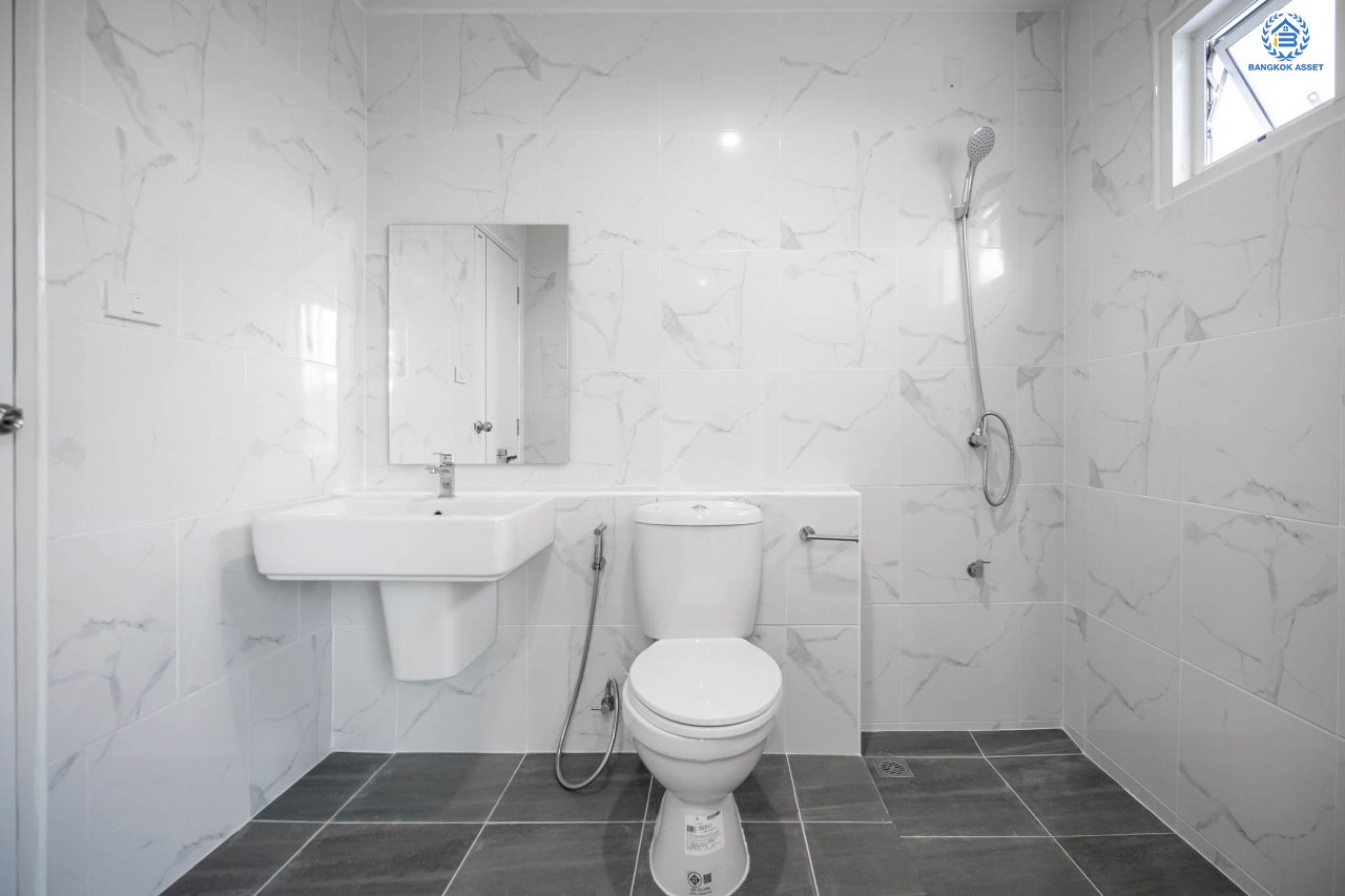 บ้านมือสองตกแต่งใหม่ โครงการ เนเบอร์โฮม วัชรพล เนื้อที่ 51 ตร.ว. ฟังก์ชัน 3 ห้องนอน 2 ห้องน้ำ จอดรถได้ 2 คัน บนทำเลเชื่อมต่อหลายเส้นทาง ทั้ง ถนนสุขาภิบาล5 ถนนสายไหม และถนนรามอินทรา ใกล้ทางด่วน "ฉลองรัช" และรถไฟฟ้าสายสีเขียว "สถานีสายหยุด"